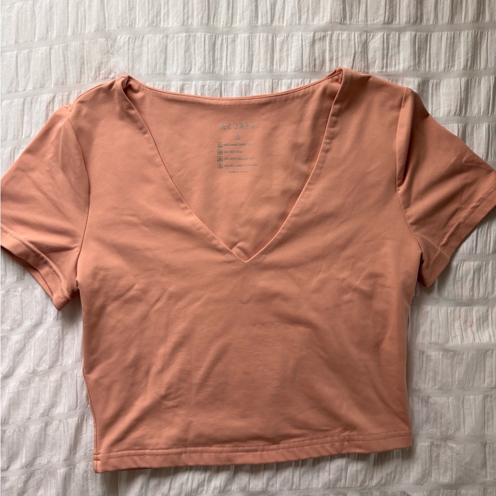 Women's Light Pink/Peach V-Neck Crop Top